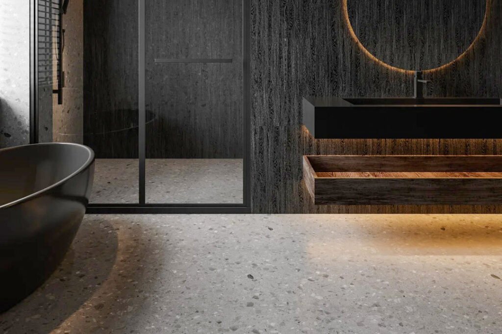 Bagno di lusso stile scuro con pavimento piastrelle in terrazzo grigio, rivestimento moderno
