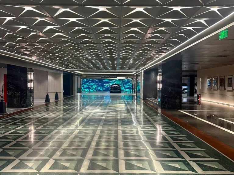 Guida alla scelta dei colori delle piastrelle in terrazzo, abbinamento illuminazione per interni domestici moderni